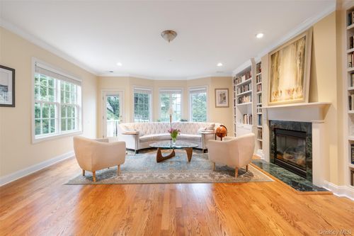 31 1st St, Pelham, NY, 10803-1402 | Card Image