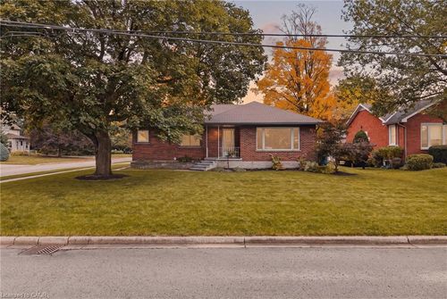 205 Mckenzie St E, Listowel, ON, N4W2W8 | Card Image