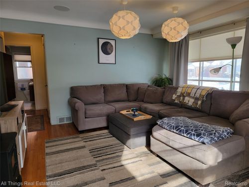 15827 Denby, Redford, MI, 48239-3931 | Card Image