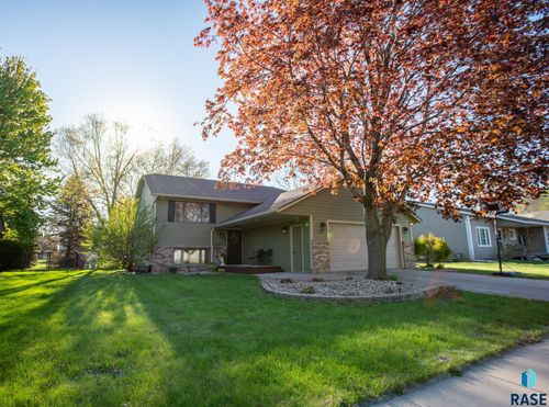 708 S Lakota Ave Avenue, Brandon, SD, 57005 | Card Image