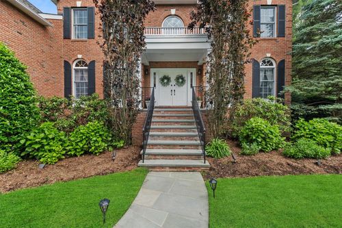41 Carlton Dr, Mount Kisco, NY, 10549-4765 | Card Image