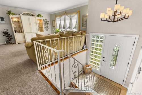 67 Hemlock Ln, Bay Shore, NY, 11706-7837 | Card Image