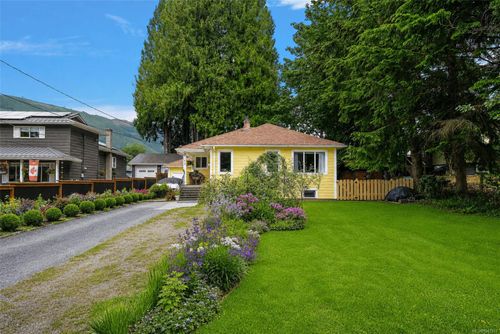 15 King George St S, Lake Cowichan, BC, V0R2G0 | Card Image