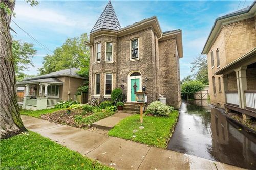 72 Pearl St, Brantford, ON, N3T3N7 | Card Image