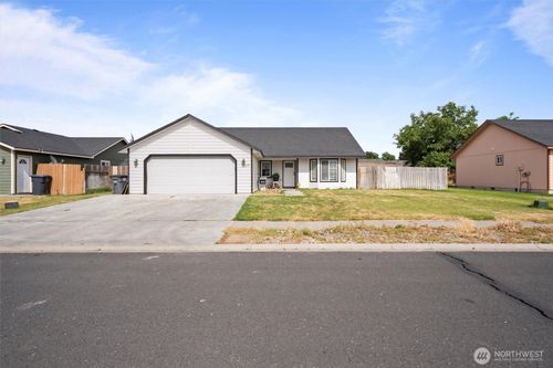 620 N Larkspur Ln, Othello, WA, 99344-1892 | Card Image