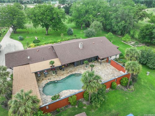 2035 S Magnolia Ave, Luling, TX, 78648-4069 | Card Image