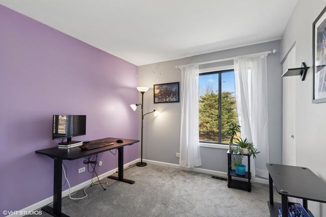 302 Taylor Ct, Condo with 3 bedrooms, 2 bathrooms and 1 parking in Vernon Hills IL | Image 10
