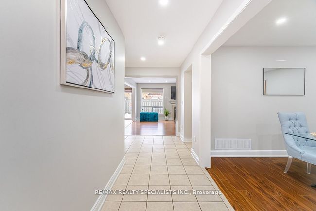 8 Upshall Dr, House other with 6 bedrooms, 4 bathrooms and 4 parking in Brampton ON | Image 4