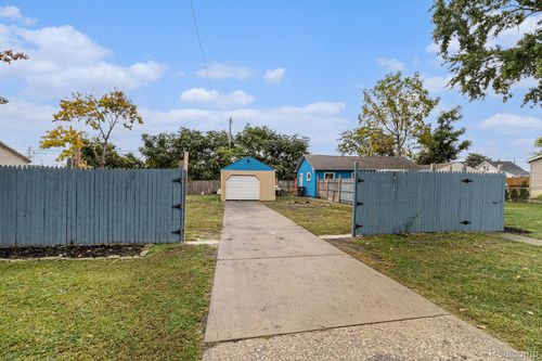 17206 Flora St, Melvindale, MI, 48122-1333 | Card Image