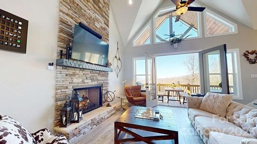 40-1105 Falls View Dr, Bryson City, NC, 28713-1540 | Card Image