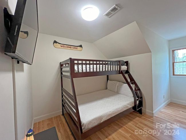 Upstairs Bedroom (3) | Image 28