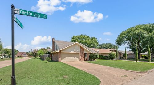 2530 Clayton Oaks Dr, Grand Prairie, TX, 75052-4104 | Card Image