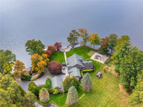 14 Domin Ave, Smithfield, RI, 02917-3331 | Card Image