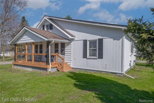 6123 Lapeer Rd, Burton, MI, 48509-2208 | Card Image