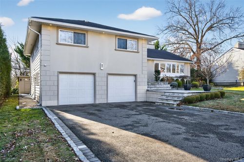 1 Peppermill Rd, Roslyn, NY, 11576-3105 | Card Image