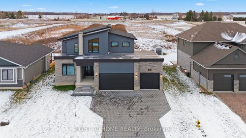 153 Mcleod St, Parkhill, ON, N0M2K0 | Card Image