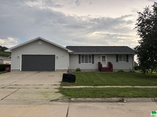 1523 Brandon Dr, Vermillion, SD, 57069-3801 | Card Image