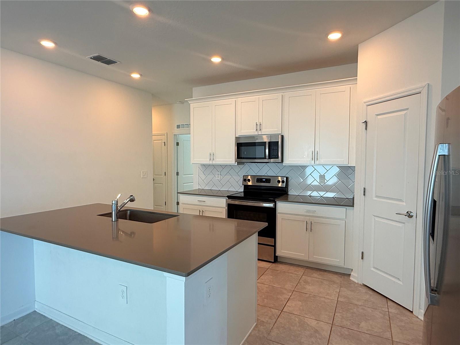 Residential Lease in GROVELAND 3