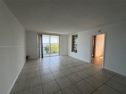 m514-2910 Point East Dr, Aventura, FL, 33160-2614 | Card Image