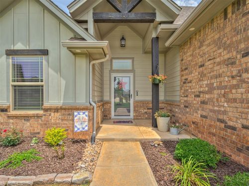 1833 W Jj Court Way, Mustang, OK, 73064-0409 | Card Image