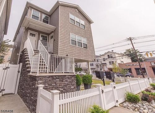 201 Catherine St, Elizabeth, NJ, 07201-2613 | Card Image