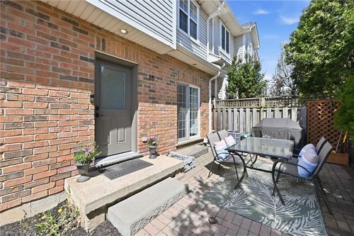 35-1085 Harrogate Dr, Ancaster, ON, L9K1R2 | Card Image