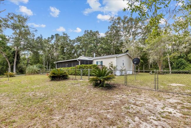 305 Ne 290 Th Ave, House other with 3 bedrooms, 2 bathrooms and 2 parking in Old Town FL | Image 4