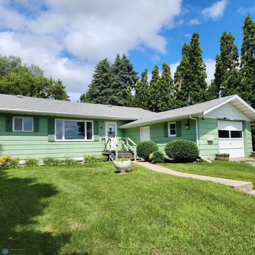 303 9th Ave E, Lisbon, ND, 58054-4714 | Card Image