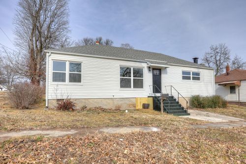 504 E 17th St, Baxter Springs, KS, 66713-1728 | Card Image