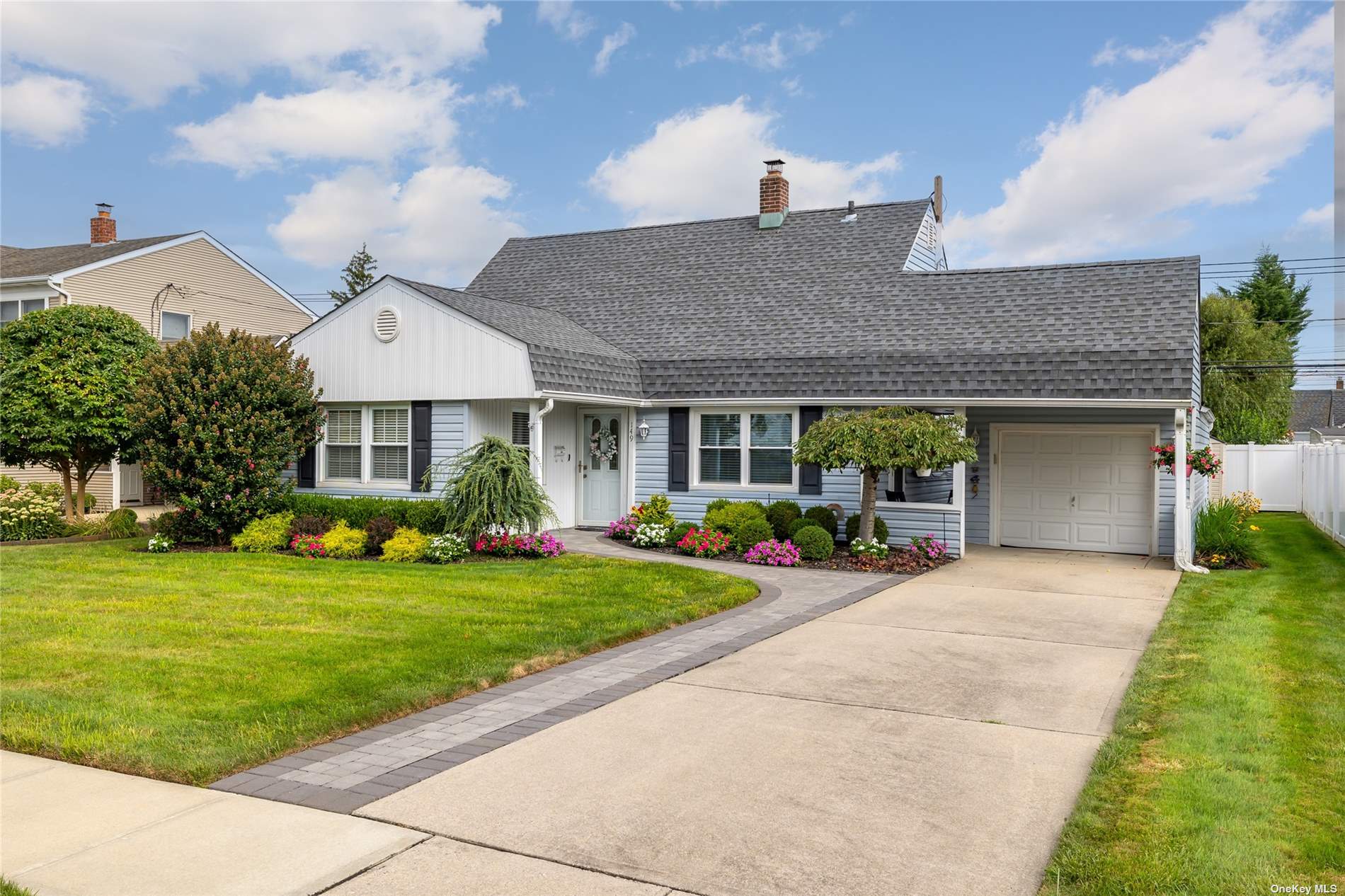 Bluespruce Rd, Levittown, NY 11756