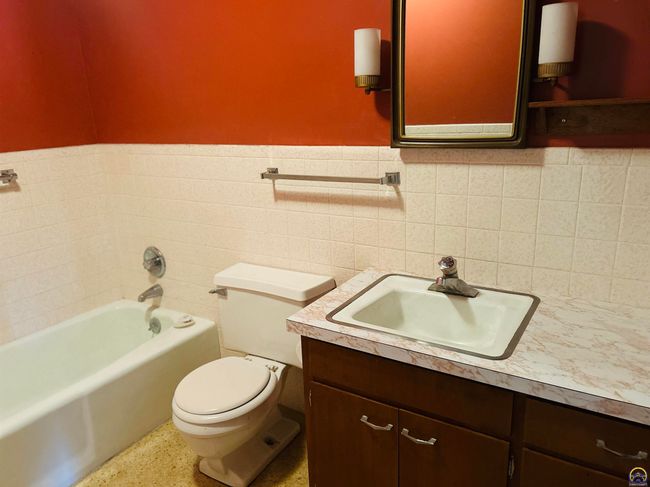 718 S 9 Th St, House other with 4 bedrooms, 2 bathrooms and null parking in Osage City KS | Image 16
