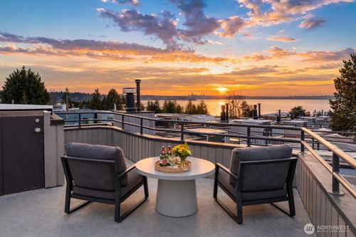 10142 Ne 63rd St, Kirkland, WA, 98033-6820 | Card Image