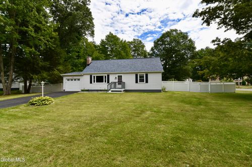 23 Newcastle Rd, Halfmoon, NY, 12065-6122 | Card Image