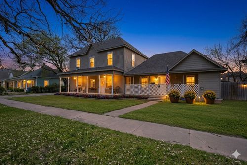 913 W Chestnut St, Denison, TX, 75020-3305 | Card Image