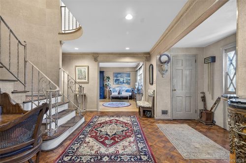 300 Circle Rd, Syosset, NY, 11791-2308 | Card Image