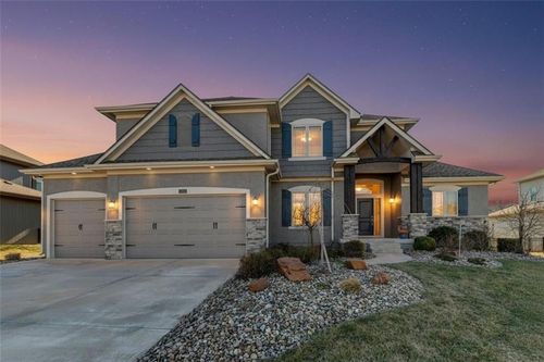 1907 Ne Parks Summit Blvd, Lee's Summit, MO, 64064-7963 | Card Image