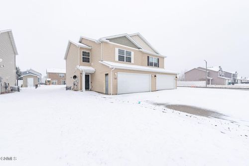 3202 Dortmund Dr, Bismarck, ND, 58504-7522 | Card Image