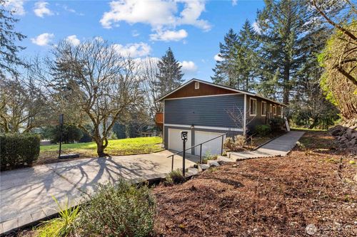 32 Madrona Pl, Dupont, WA, 98327-9513 | Card Image
