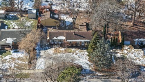 656 S Cass Lake Rd, Waterford, MI, 48328-4114 | Card Image