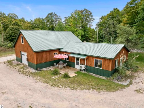 7314 Walker St, Benzonia, MI, 49616-9761 | Card Image