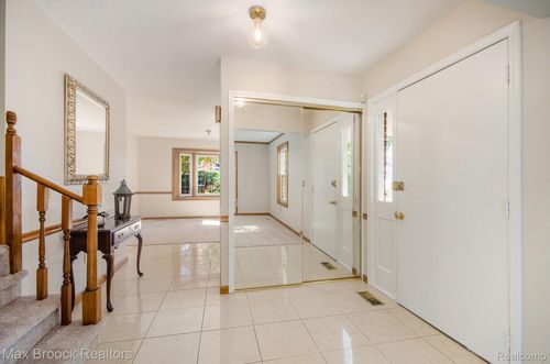 1522 Tannahill Ln, Bloomfield Hills, MI, 48304-1076 | Card Image