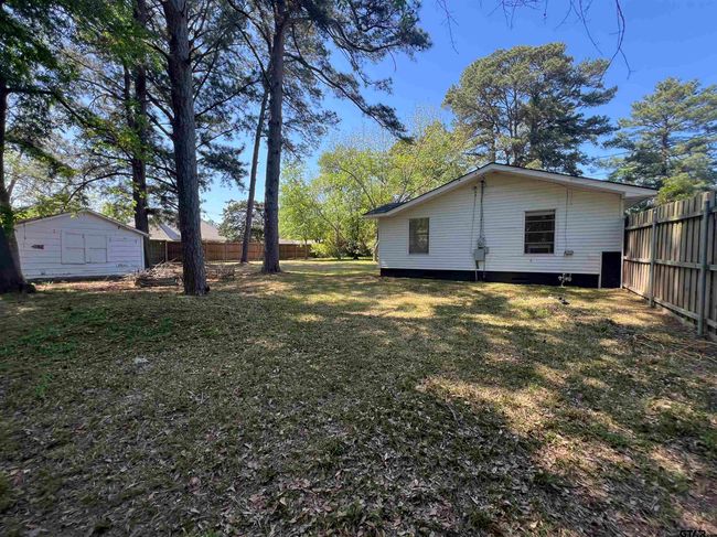 1107 N Hackberry Ave, House other with 3 bedrooms, 2 bathrooms and null parking in Gladewater TX | Image 29