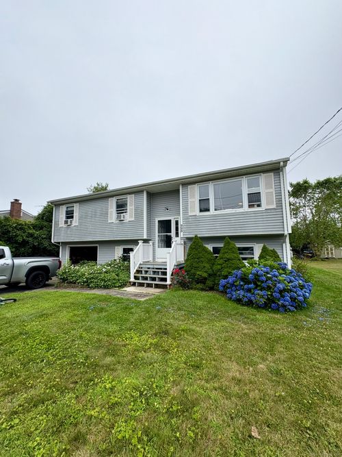 223 Seneca Dr, Groton, CT, 06340-5651 | Card Image