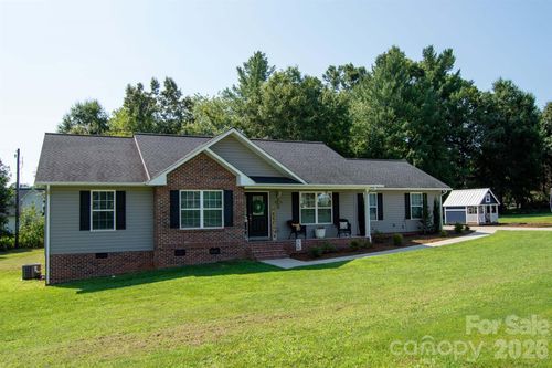 2422 23rd Street Dr Ne, Hickory, NC, 28601-7929 | Card Image