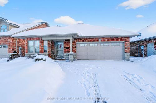 9 Green Arbour Way, Lindsay, ON, K9V0E7 | Card Image