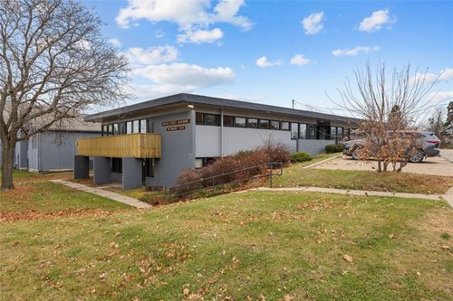 a-4245 1st Ave Se, Cedar Rapids, IA, 52402-3169 | Card Image