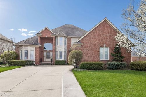 19750 Mount Vernon Dr, Macomb, MI, 48044-5925 | Card Image
