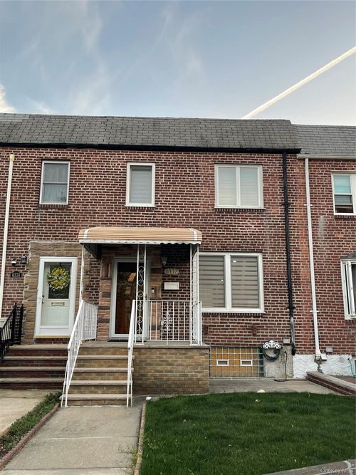 6372 76th Street, New York, NY, 11379 | Card Image