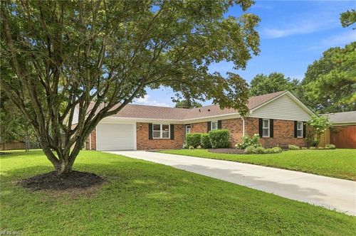 401 Moorland Dr, Virginia Beach, VA, 23452-3522 | Card Image