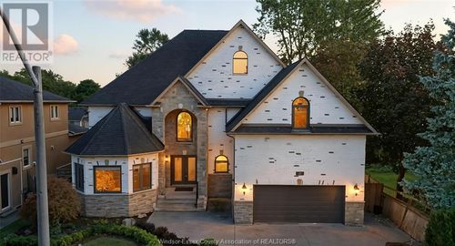 435 Country Club Dr, Windsor, ON, N9G3G9 | Card Image